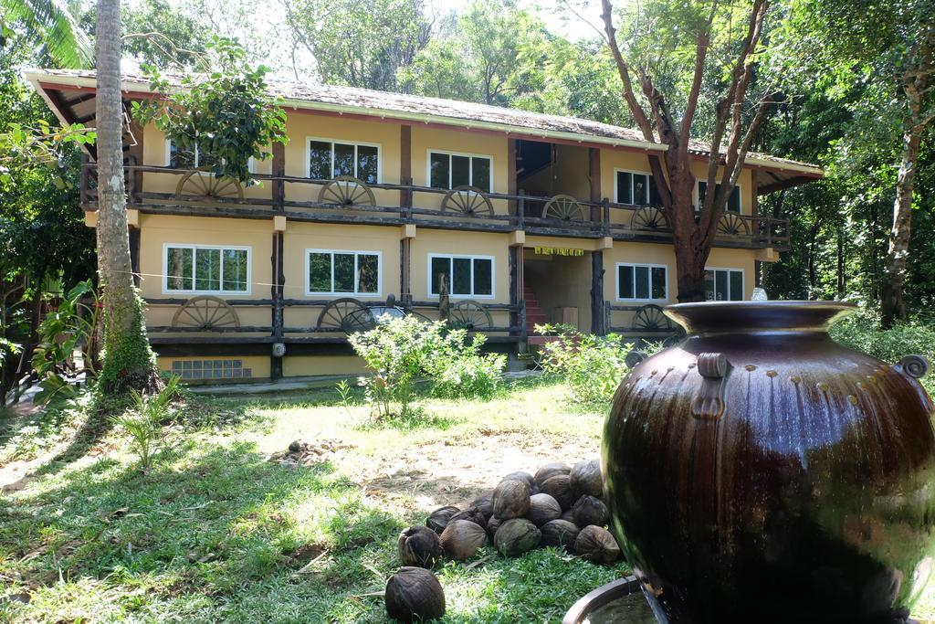 Hotel The Sun Koh Phayam Exterior foto