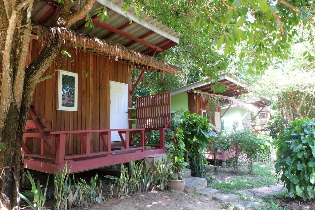 Hotel The Sun Koh Phayam Exterior foto