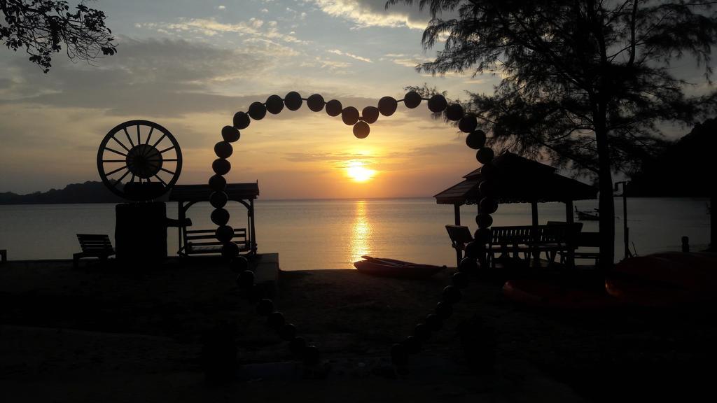 Hotel The Sun Koh Phayam Exterior foto