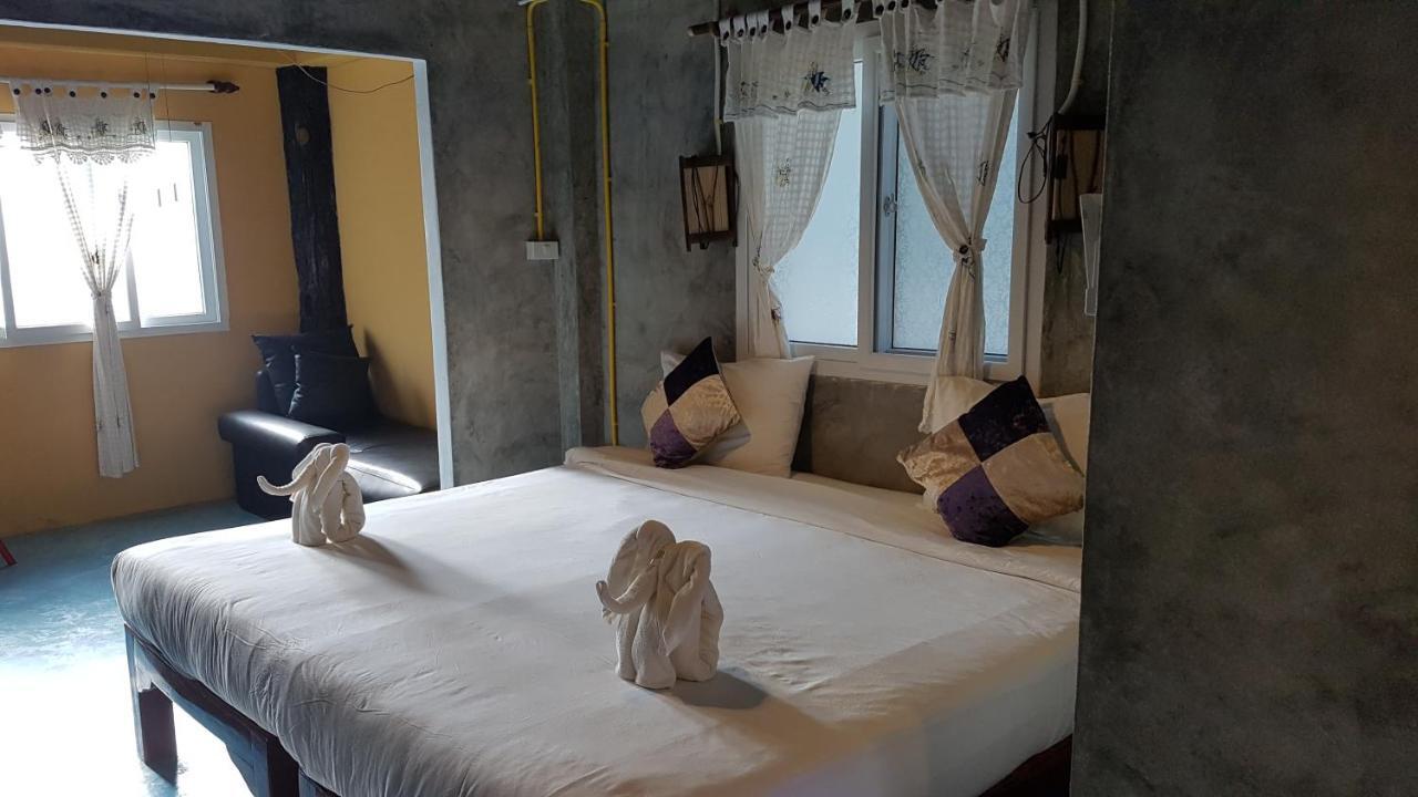 Hotel The Sun Koh Phayam Zimmer foto